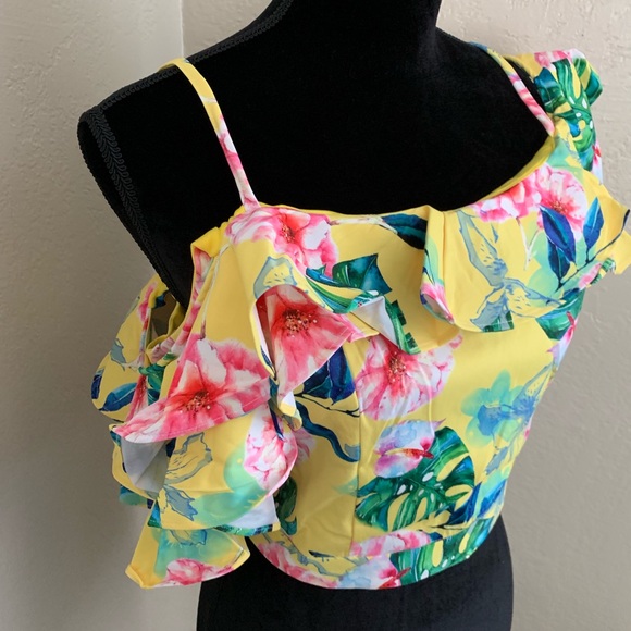 🍀 10 for $25.00 FLORAL RUFFLE CROP TOP - Picture 5 of 7